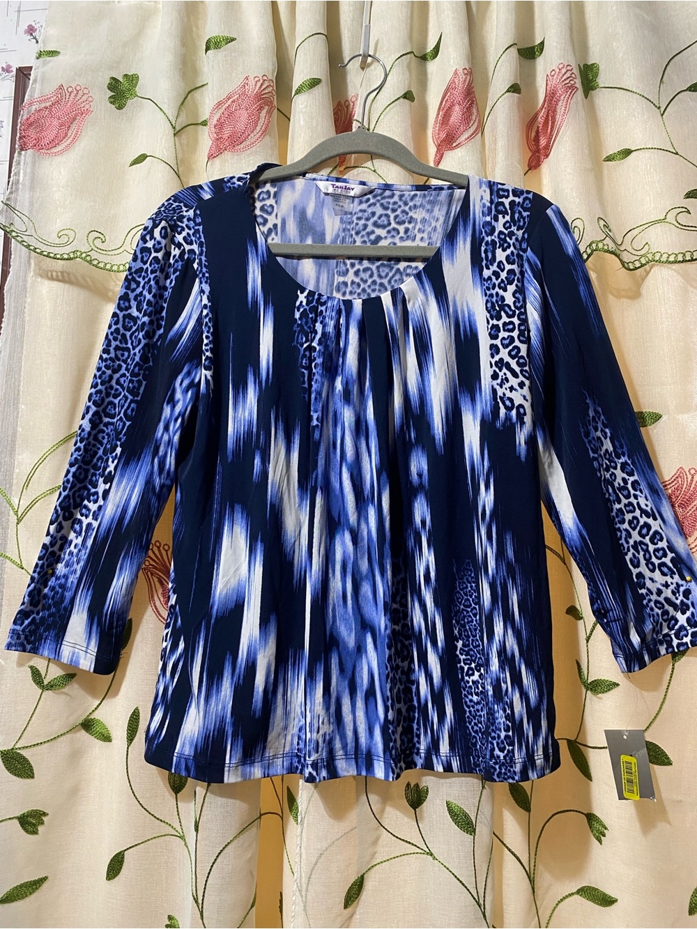 TanJay Blue and White Patterned Long Sleeve Top